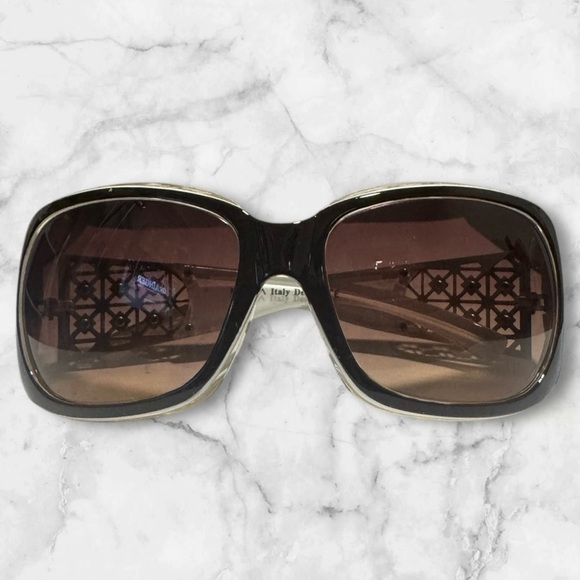 ✅Kyara Black and Gold Sunglasses - Picture 4 of 15